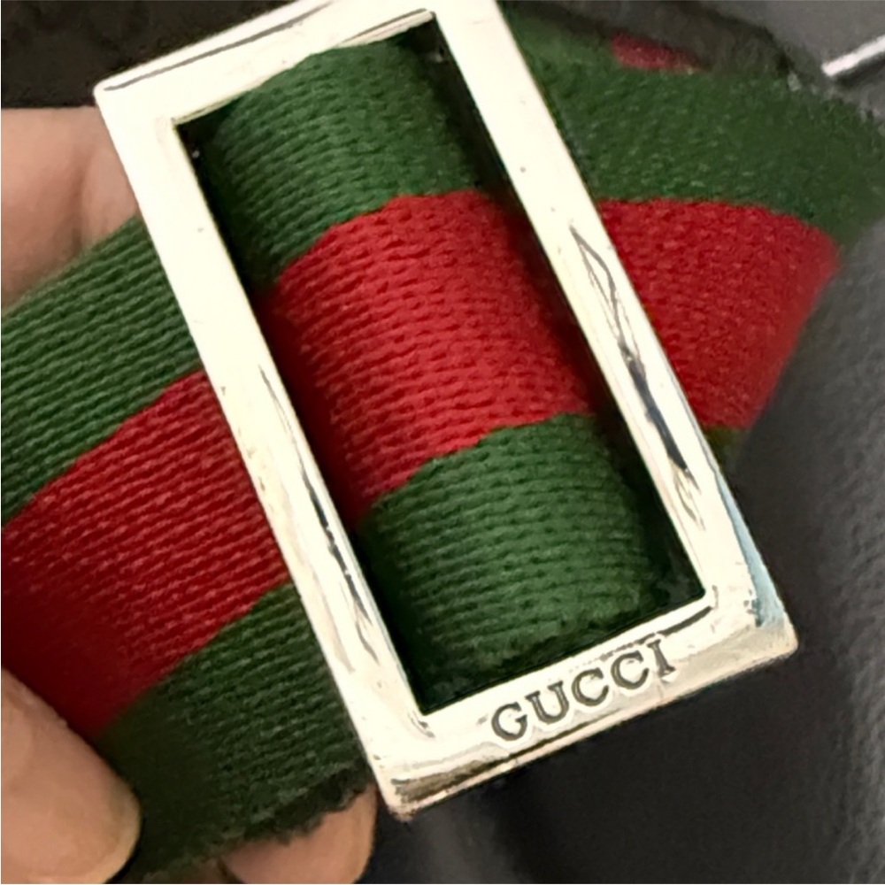 Gucci Sherry Line Black Messenger Bag with Iconic Green and Red Adjustable Strap - Picture 12 of 16